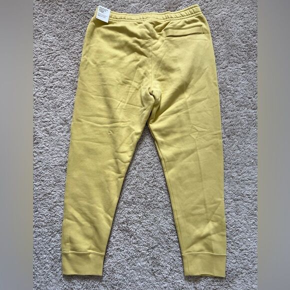Nike Sportswear Club Fleece Joggers Saturn Gold - Picture 3 of 4